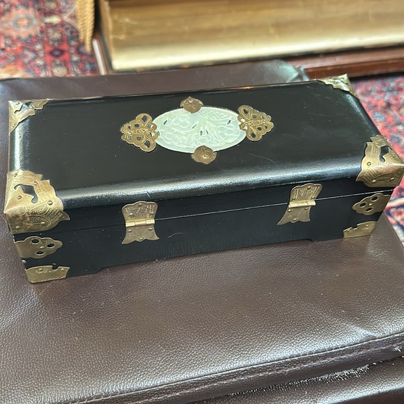 Vintage black wood and brass jewelry box - Picture 5 of 13